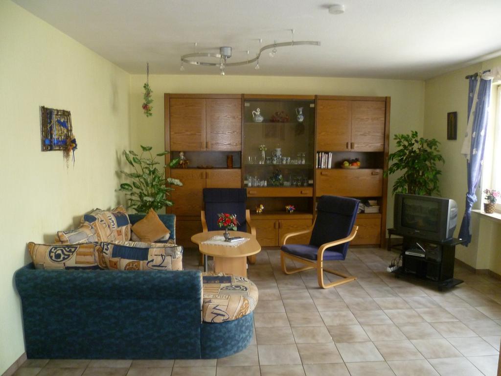 Pension-Elfi Maring-Noviand Oda fotoğraf