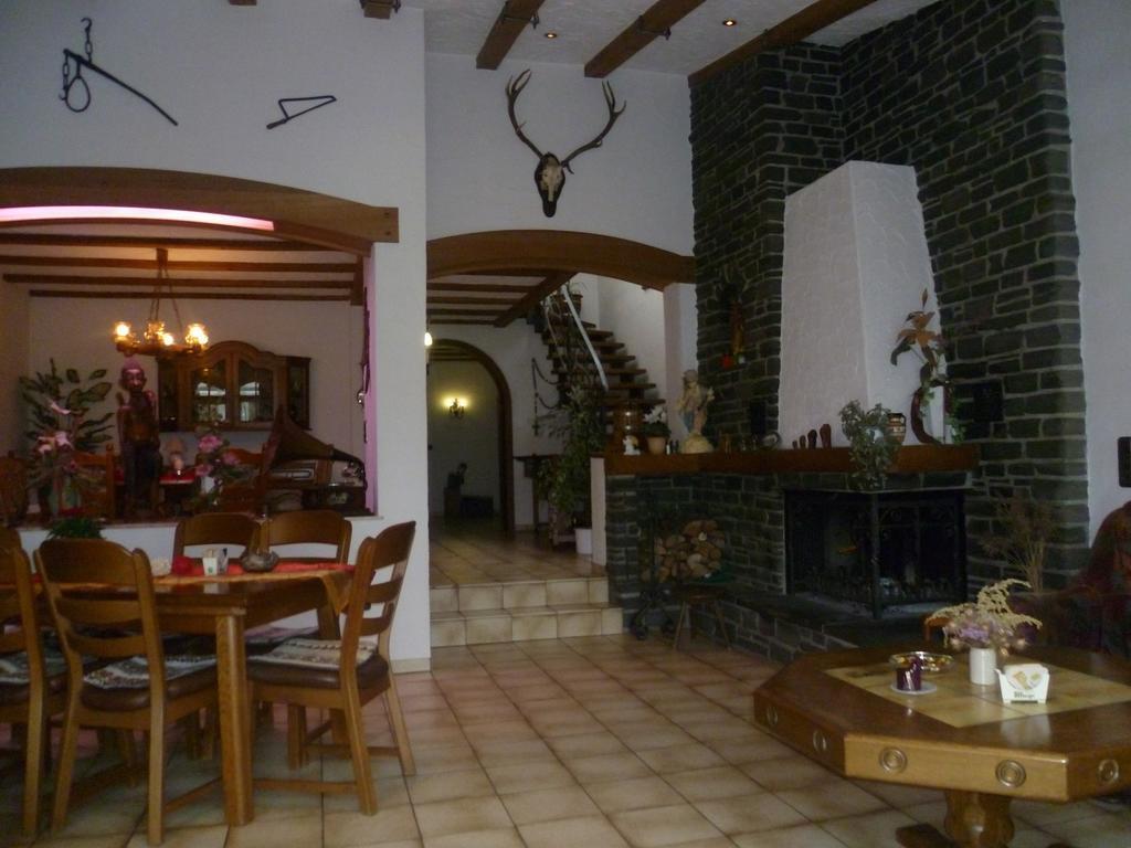 Pension-Elfi Maring-Noviand Oda fotoğraf